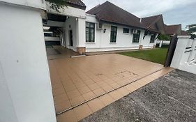 VillaParadise Homestay