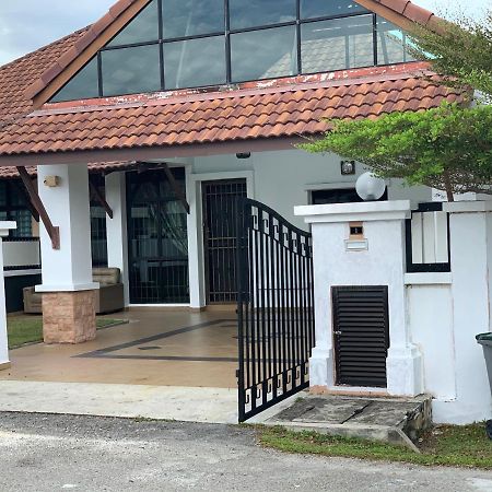 VillaParadise Homestay Batu Pahat Luaran gambar